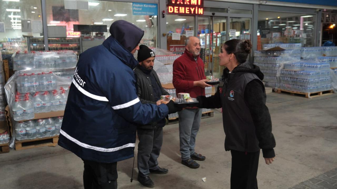 Ceyhan Belediyesi'nden Sahurluk İkramı