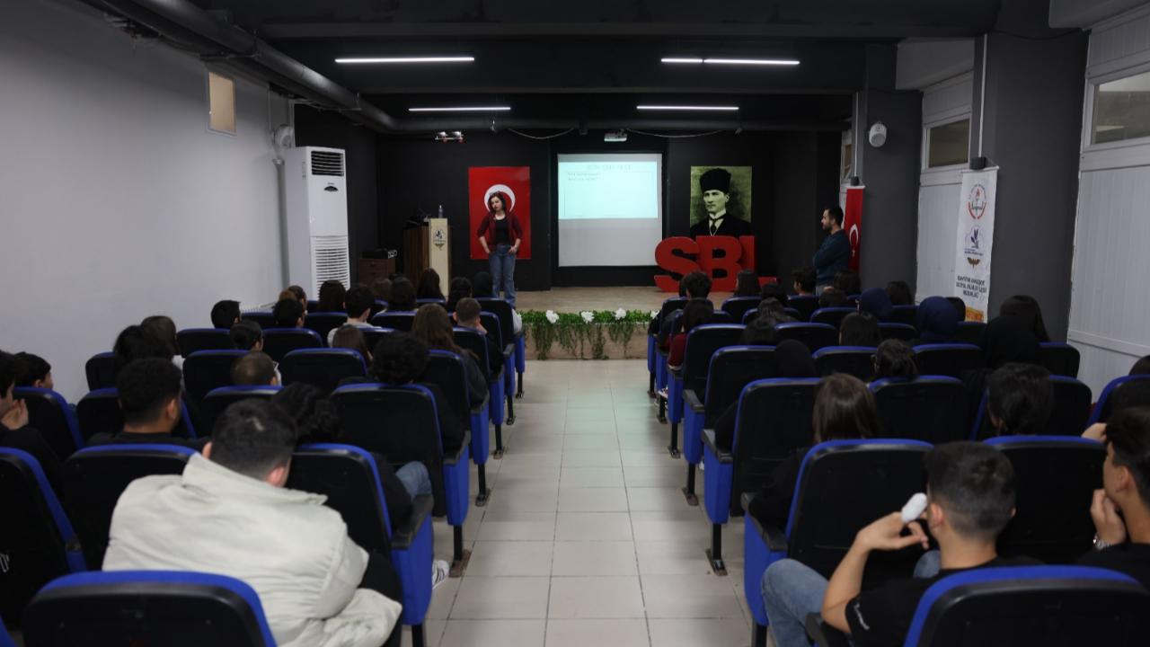 ÇÜ'de Dijital Oyun Bağımlılığına Karşı Bilim Kafe Etkinliği