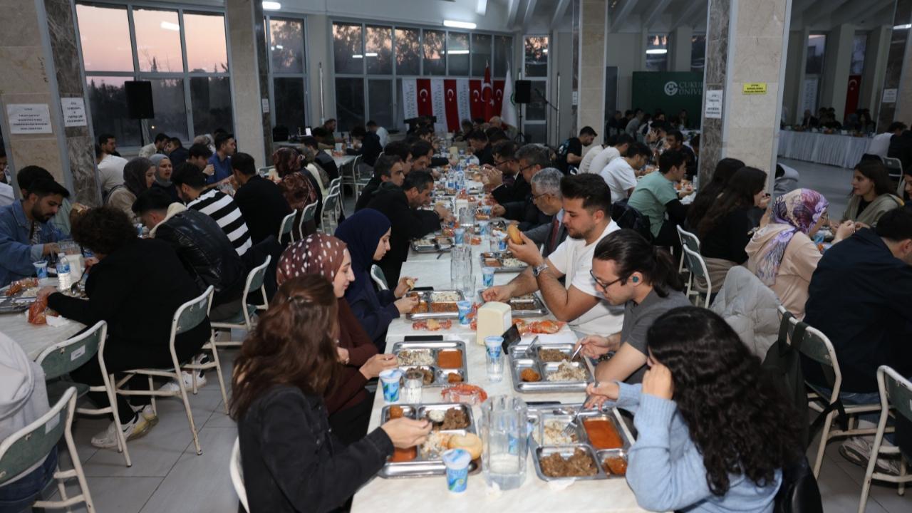 Çukurova Üniversitesi Yemekhanesinde İftar Coşkusu