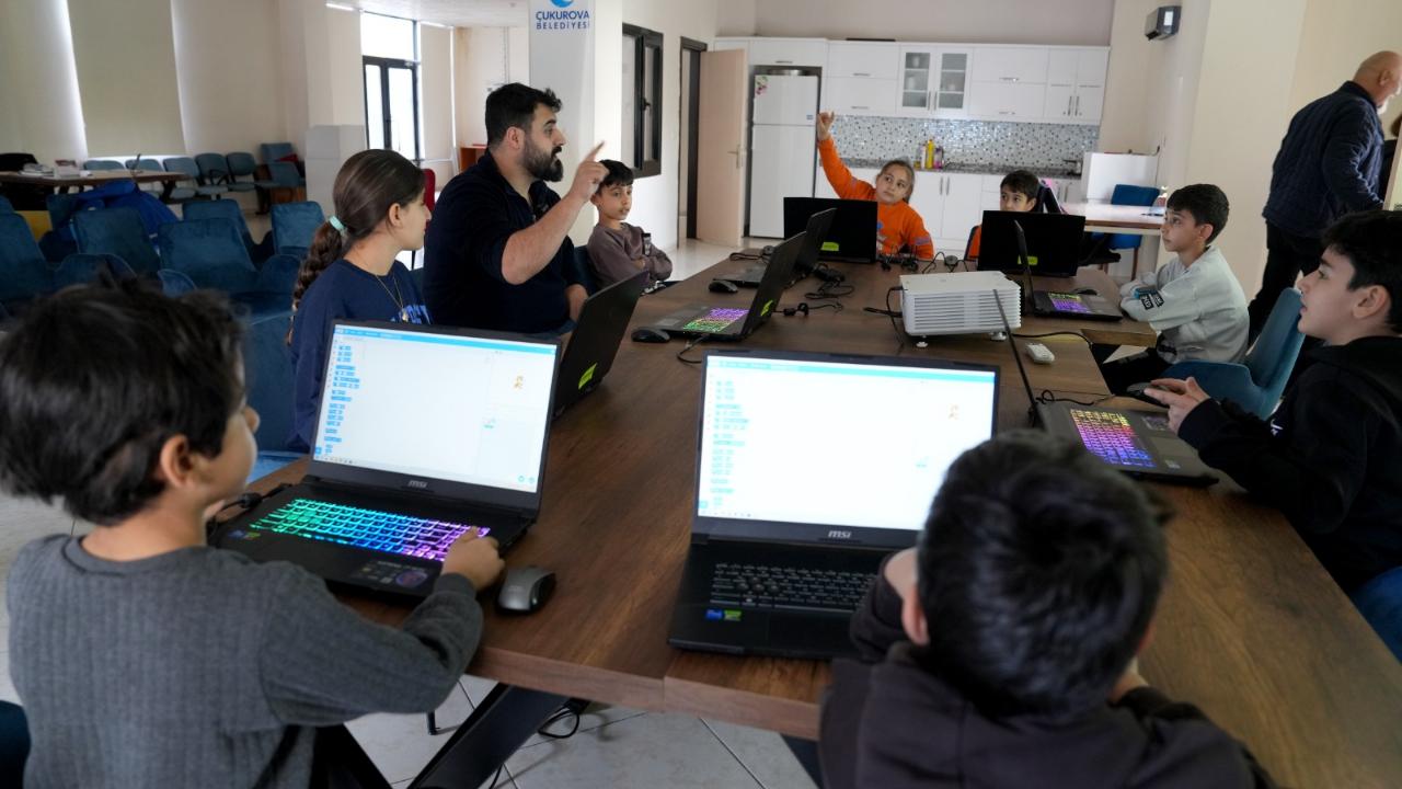 Çukurova'da Çocuklar ve Gençler Teknolojiyle Buluşuyor