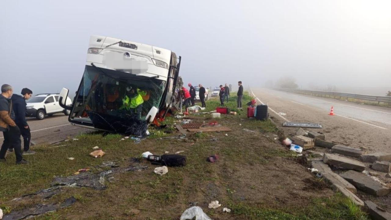 Feci Kaza:2 Ölü, 17 Yaralı