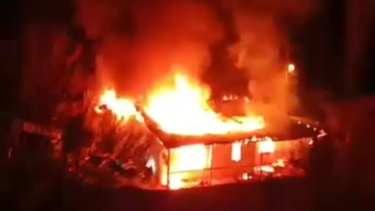 Müstakil Ev Alev Alev Yandı