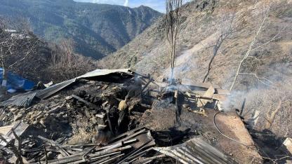 Müstakil Ev Alev Alev Yandı