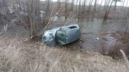 Otomobil Dereye Uçtu:Sürücü Hafif Yaralı