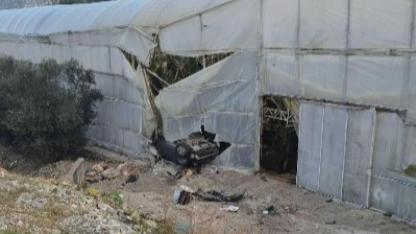 Otomobil Muz Serasına Devrildi:1 Ölü, 1 Yaralı