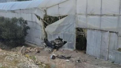 Otomobil Muz Serasına Devrildi:1 Ölü, 1 Yaralı