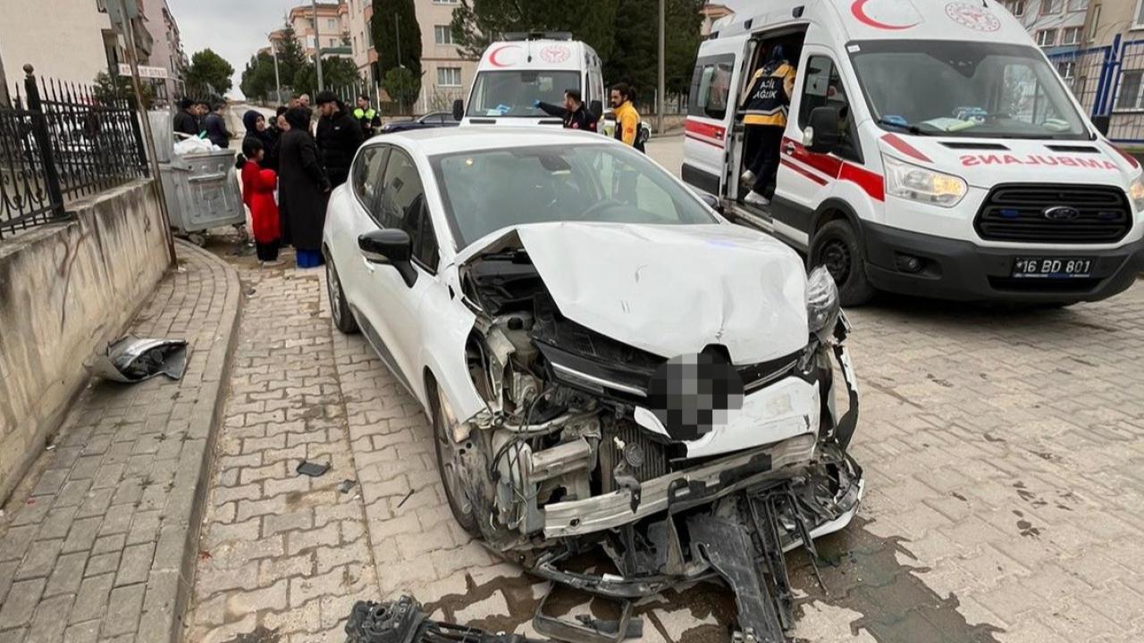 Otomobiller Çarpıştı:5 Yaralı