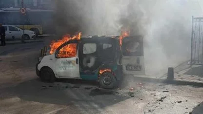Park Halindeki Araç Alev Alev Yandı