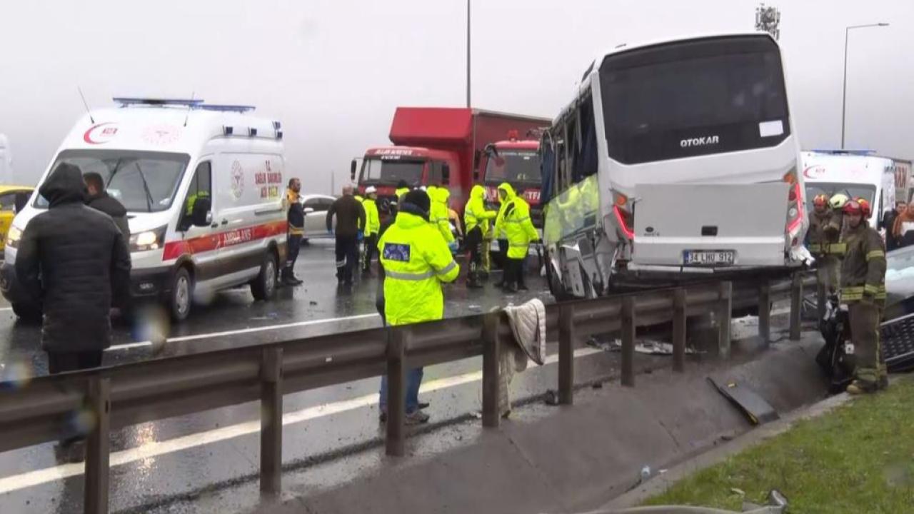 Polis Servisi Kaza Yaptı:Çok Sayıda Yaralı Var!