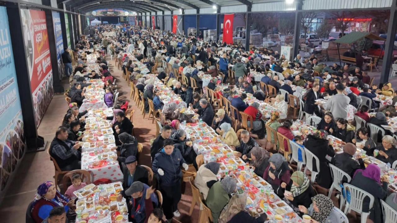 Pozantı’da Gönül Sofraları Kapalı Semt Pazarında Taçlandı