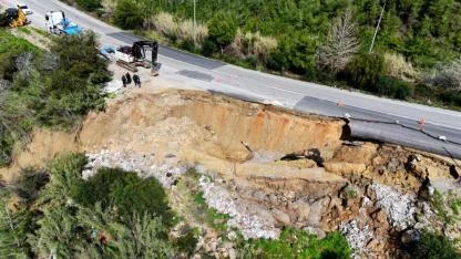 Sağanak Yağış Heyelanı:Yol Çöktü