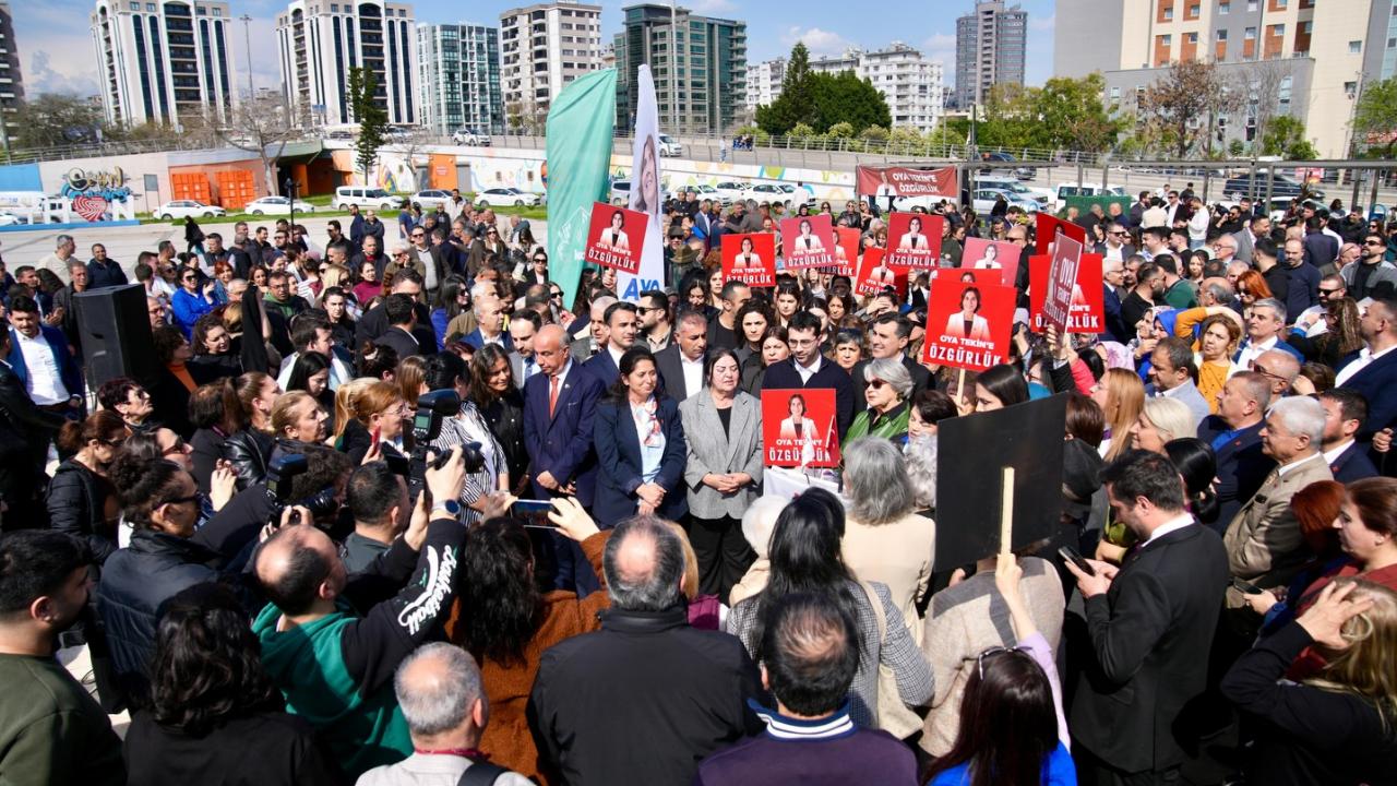 Seyhanlılar ''Oya Tekin İçin'' Tek Yürek Oldu:"Adalet Yerini Bulana Kadar Buradayız!"