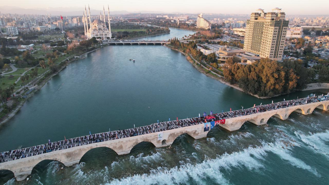 Tarihi Taş Köprü Üzerinde İftar Programı