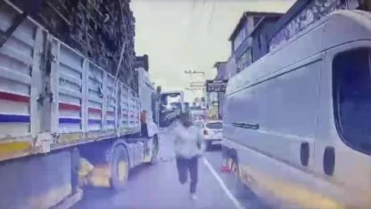 Trafikte Bıçaklı Dehşet!