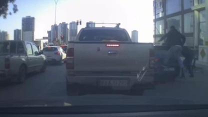 Trafikte Dehşet! Sopa ve Sandalyelerle Saldırdılar