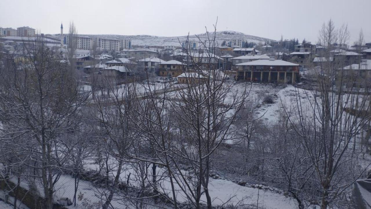 Tufanbeyli Beyaza Büründü