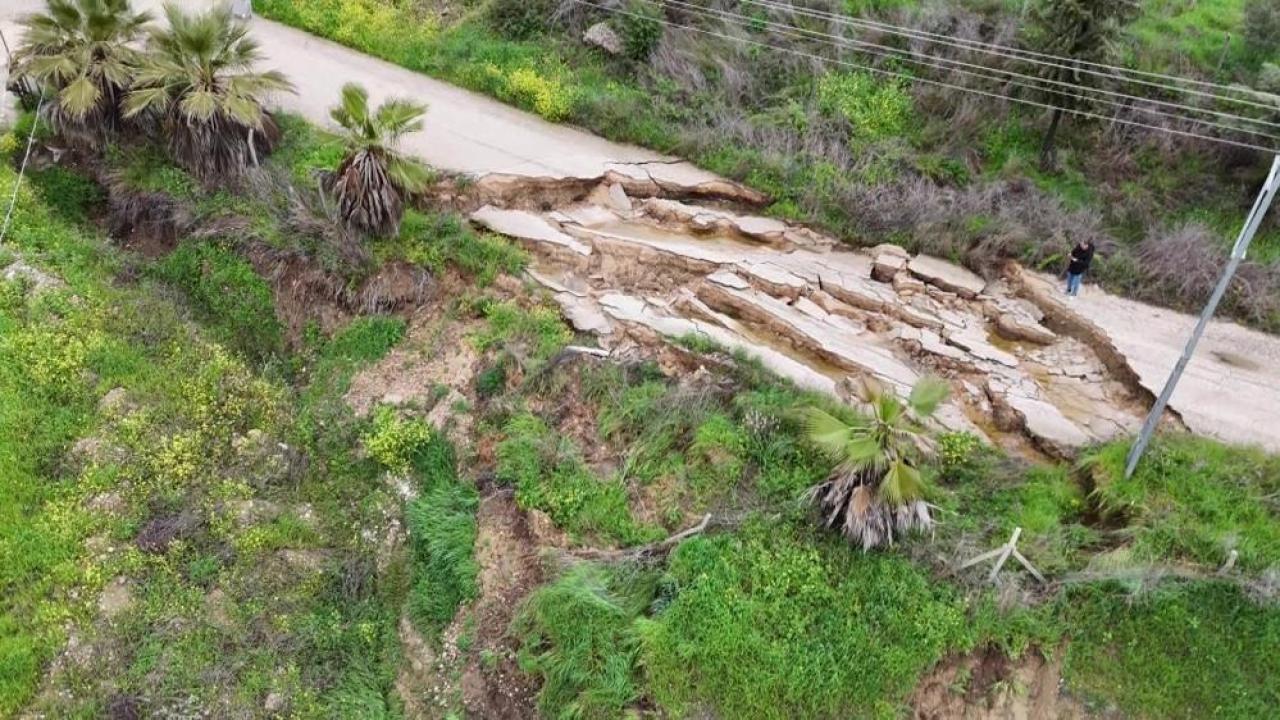 Yağış Felakete Dönüştü:Sarıçam’da Yol Çöktü