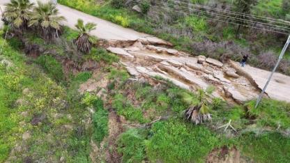Yağış Felakete Dönüştü:Sarıçam’da Yol Çöktü