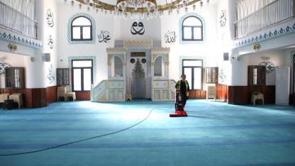 Yüreğir Belediyesi’nden İbadethanelerde Bayram Temizliği