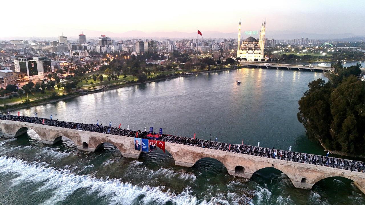 Yüreğir Belediyesi’nden Taşköprü’de 5 Bin Kişilik İftar Sofrası