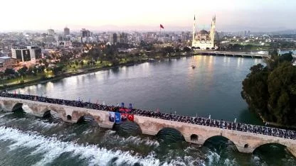 Yüreğir Belediyesi’nden Taşköprü’de 5 Bin Kişilik İftar Sofrası