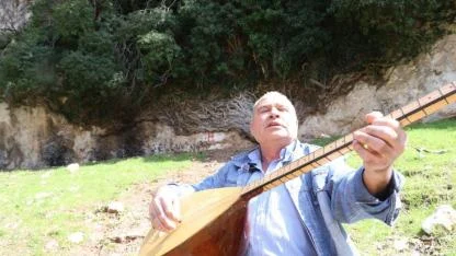 4 Bin Yıllık Sarmaşığın Gölgesinde Baharı Karşıladılar