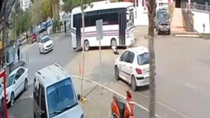 Açık Kapı Felaketi:Yaşlı Adam Yola Savruldu