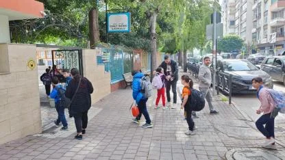 Adana’da Öğretmen Eylemi:Öğrenciler Geri Döndü