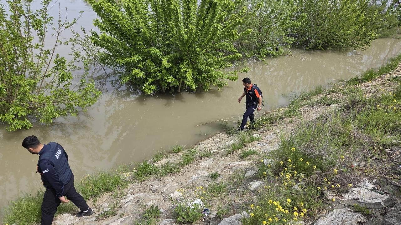 Ayşe 6 Gündür ARANIYOR