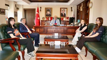 Başarılarının Öyküsünü Anlattılar