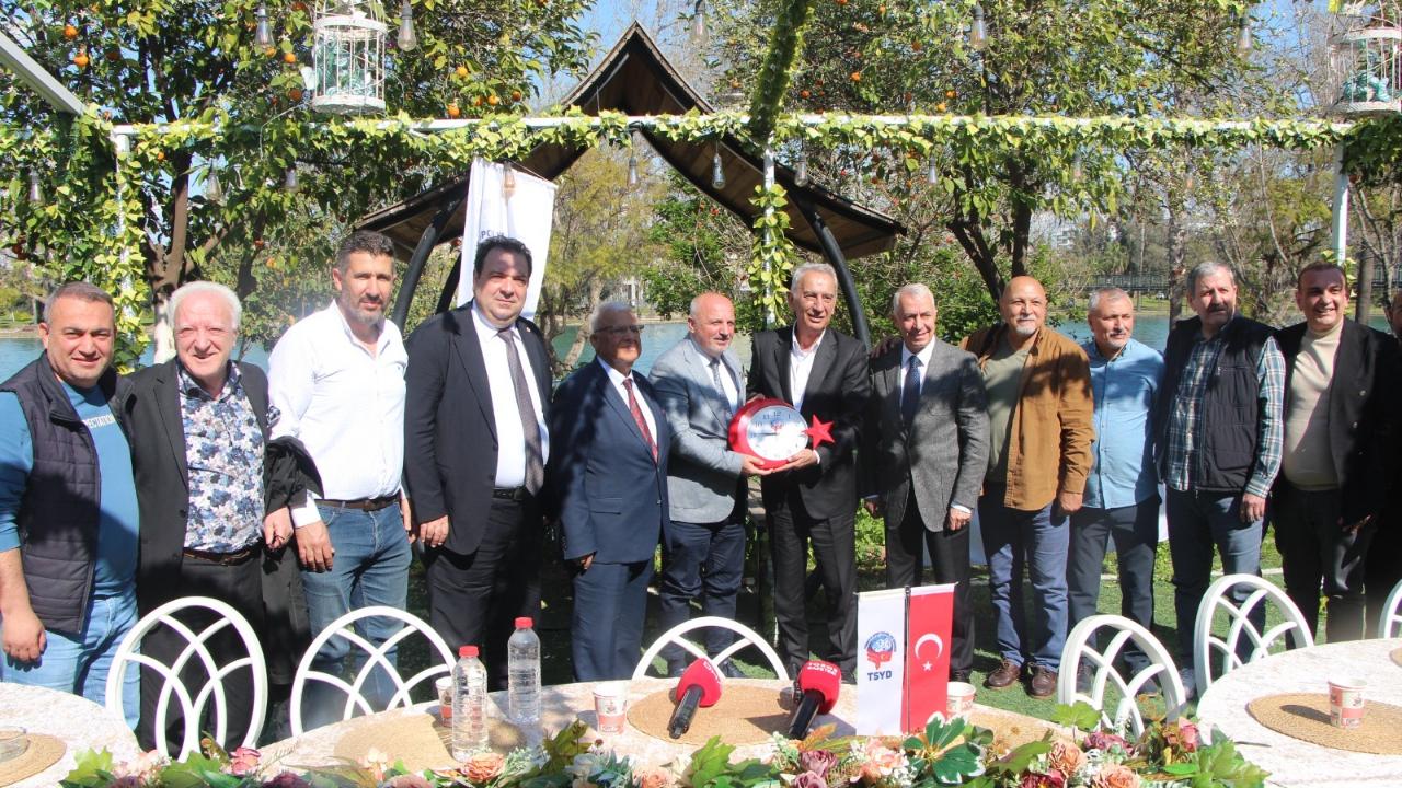 Galatasaray Eski Başkanı Polat'tan TSYD'ye Ziyaret