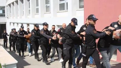 Islak Mendil Kılıfıyla Kaçak Ecza Üretimi Yapmışlar!