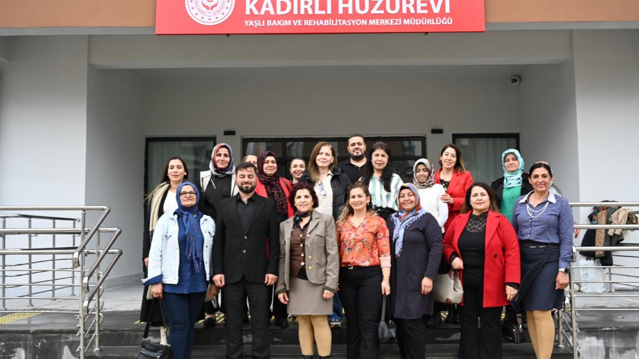 KADİRLİ KADINLAR MECLİSİNDEN MUHTEŞEM HUZUREVİ ZİYARETİ