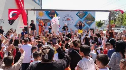 Karataş’ta 23 Nisan Coşkusu:Atatürk Gençlik Merkezi Kapılarını Çocuk Şenliği ile Açtı!