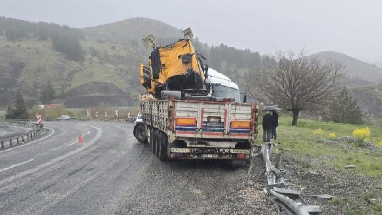 Kaza Yapan Tırı Taşıyordu:O Tır da Kaza Yaptı