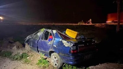 Kontrolden Çıktı, Tarlaya Uçtu:1 Ölü, 1 Yaralı