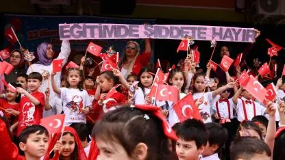 Minik Kalplerden Anlamlı Mesaj:''Eğitimde Şiddete Hayır''