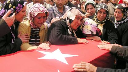 Müteahhit Krizi Şehit Ailesini Vurdu:Elektriksiz Kaldılar