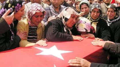 Müteahhit Krizi Şehit Ailesini Vurdu:Elektriksiz Kaldılar