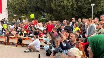 Öğrenciler Gösteri Yaptı VELİLER ALKIŞLADI