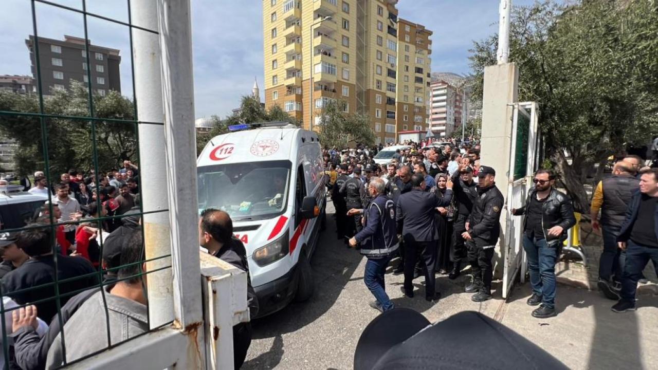 Okulda Silahlı Saldırı:4 Ölü,20 Yaralı