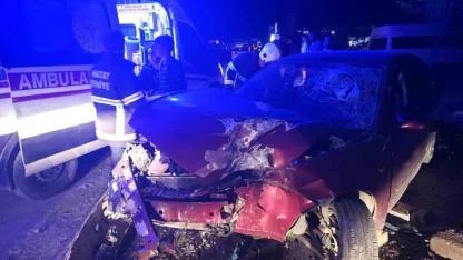 Otomobil Hurdaya Döndü:3 Yaralı