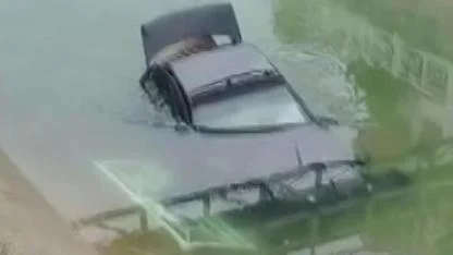 Otomobil Sulama Kanalına Uçtu
