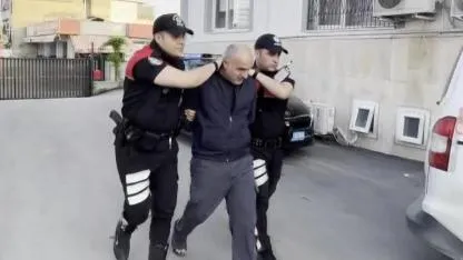 Sahipsiz Köpeği Sopayla Dövdü!