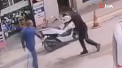 Sandalyeyle Direndi, Bıçaklı Saldırıdan Kaçamadı!