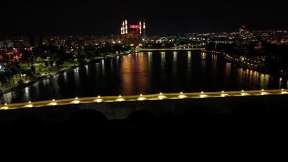 Tarihi Taş Köprü Aydınlatıldı