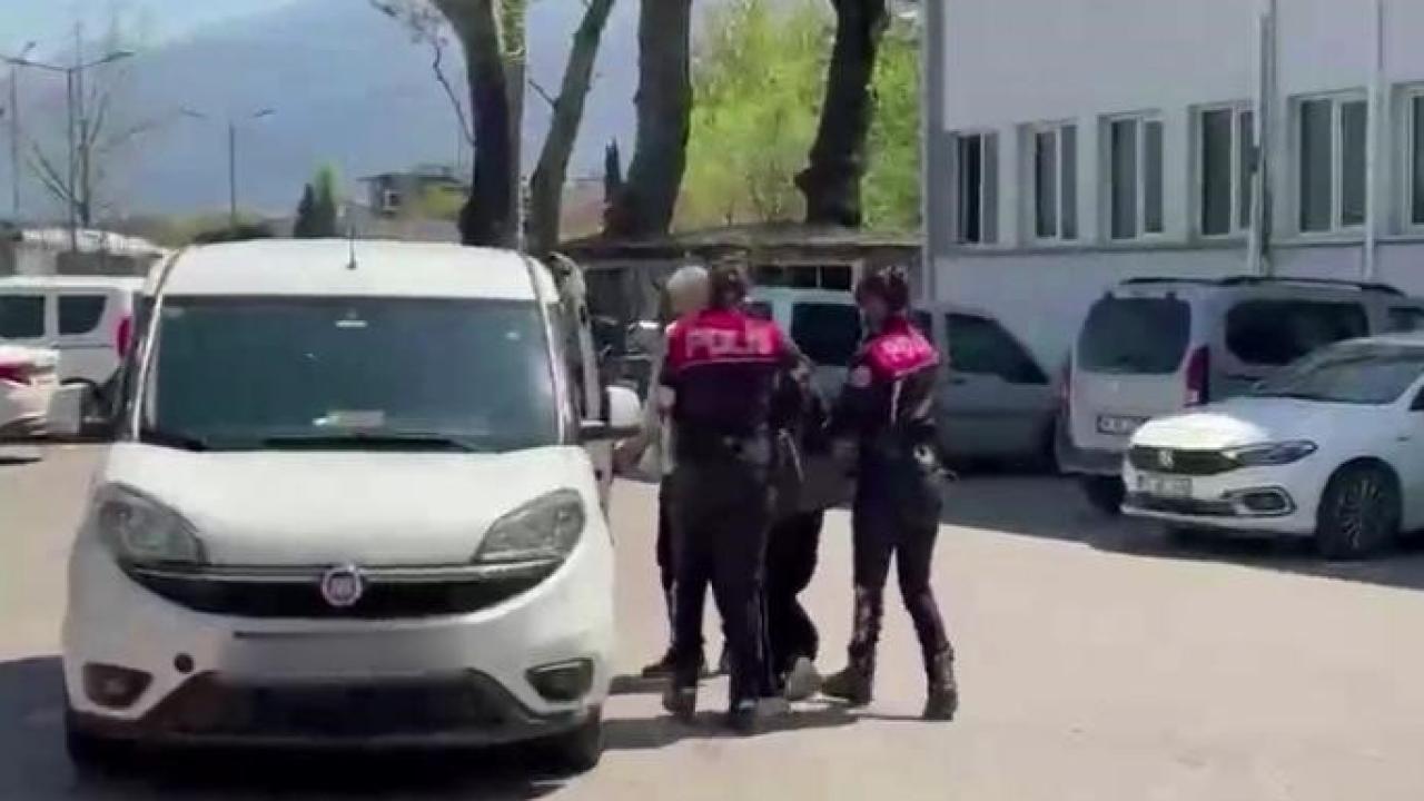 TikTok Canlı Yayını Kanlı Bitti:Genç Kadın Yüzünden Bıçaklandı