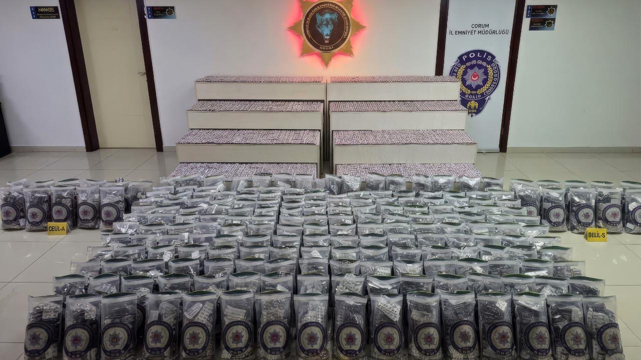 Uyuşturucu Sevkiyatına Darbe:Binlerce Hap Ele Geçirildi