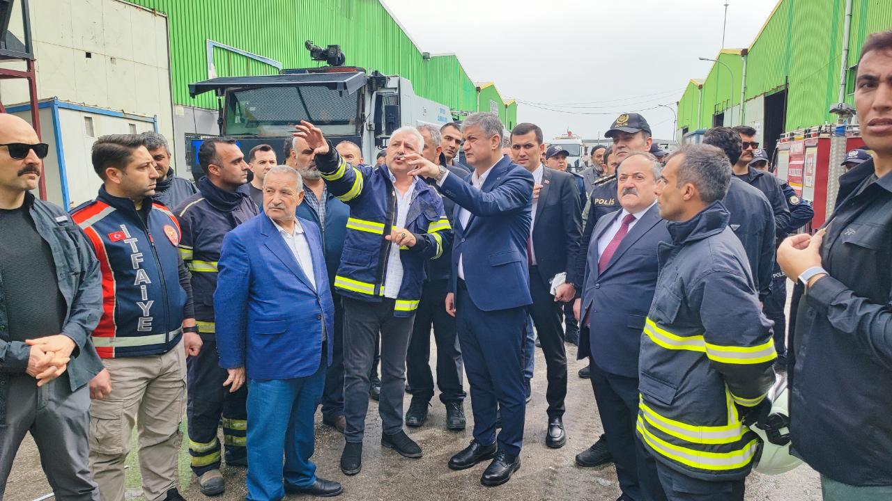 Vali Yavuz'dan ''Yangın'' Açıklaması:''Tehlikeli Bir Durum Yok''