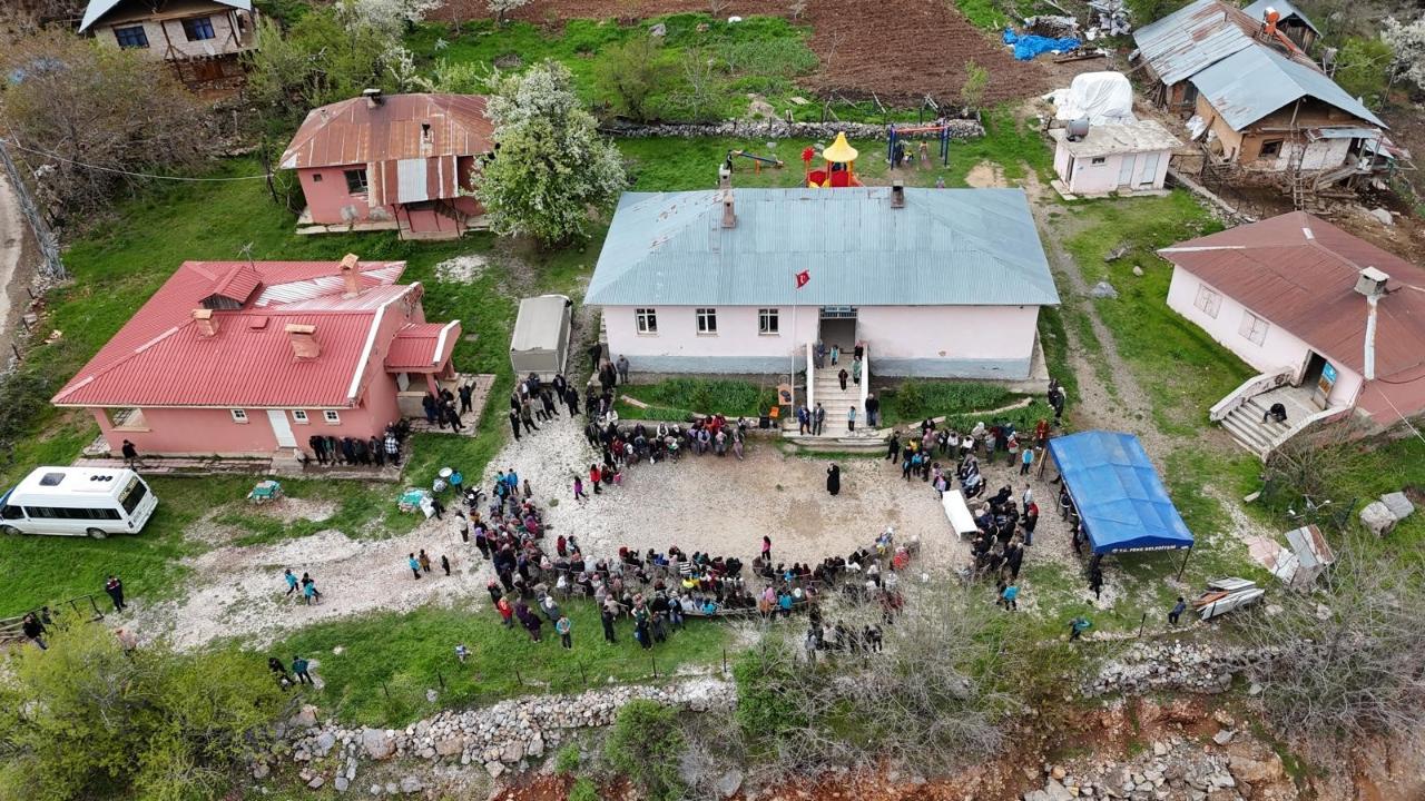 Feke'de Geleneksel Hıdırellez Şenliği Düzenlendi